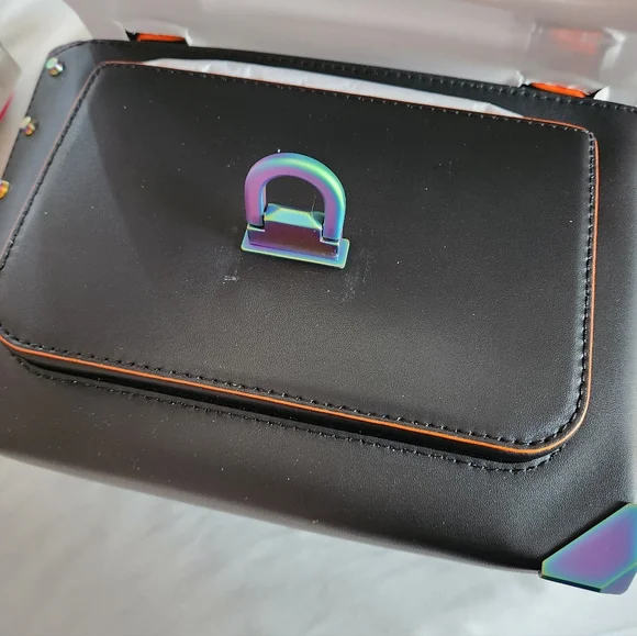 Michael Kors designer cross body bag, leather. - Picture 3 of 6